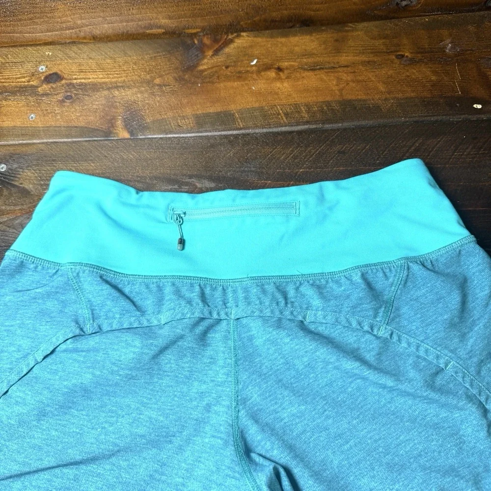 Lululemon Shorts Women's 4 Blue Teal‎ Running 4 Inseam Zip Pocket Lined